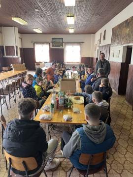 Po končanem delu je prijala malica - V gasilskem domu v Zibiki